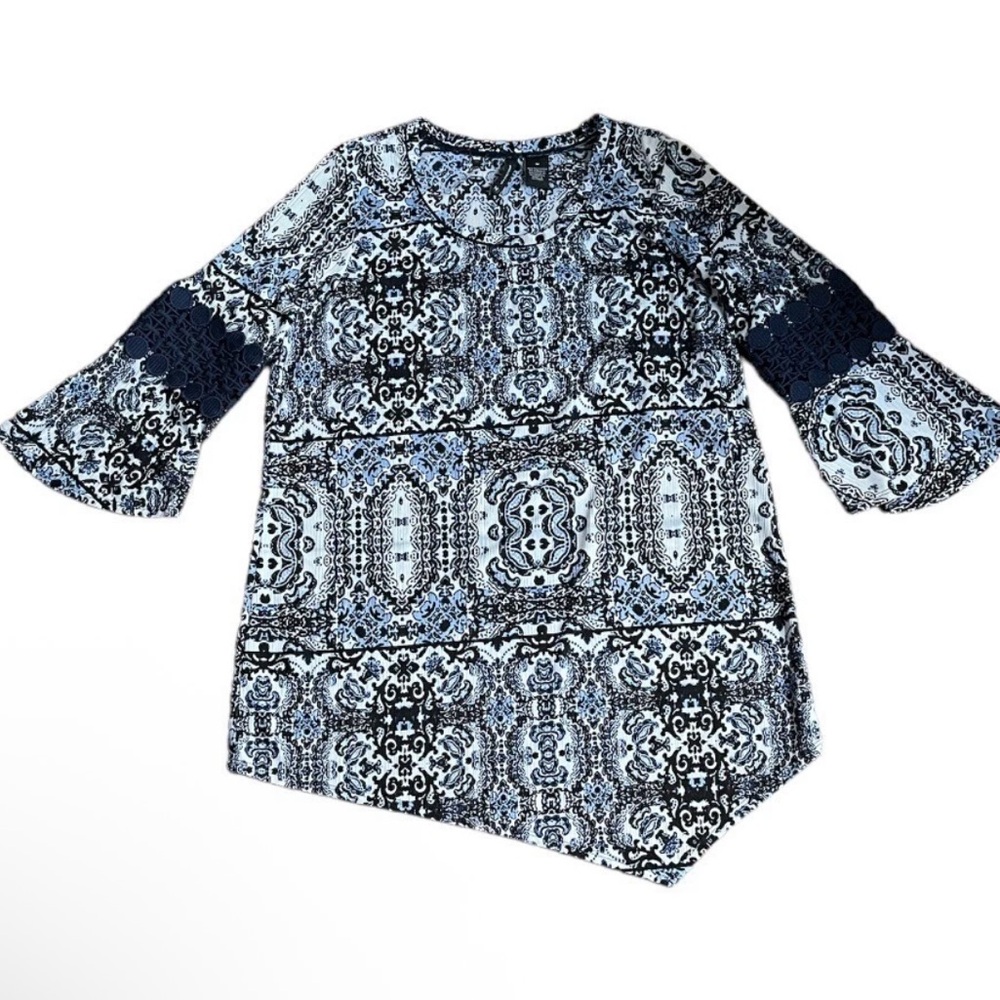 New Directions Top M Boho Blue Floral Crochet Lace Bell Sleeve Asymmetric Hem